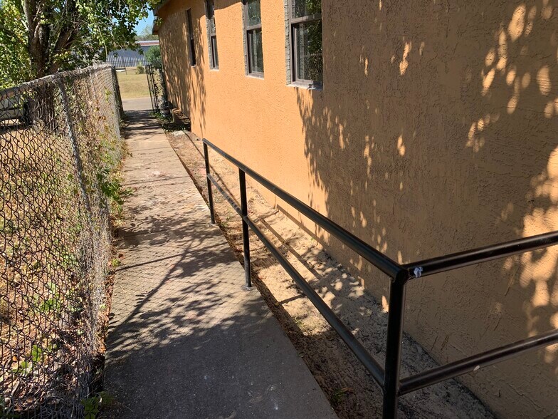 More Photos Of 1018 Union, Selma Storefront Retail Residential For Sale