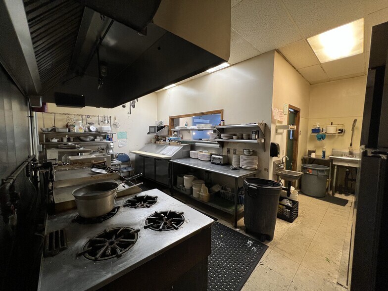 More Photos Of 518 Salmon Brook St, Granby Unknown For Lease
