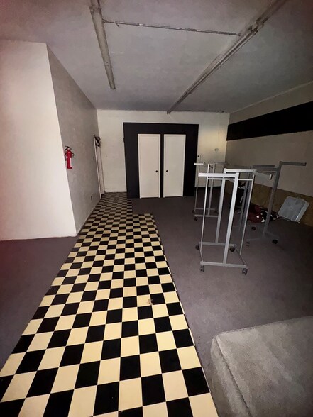 More Photos Of 815 N 3rd St, Lufkin Flex For Sale