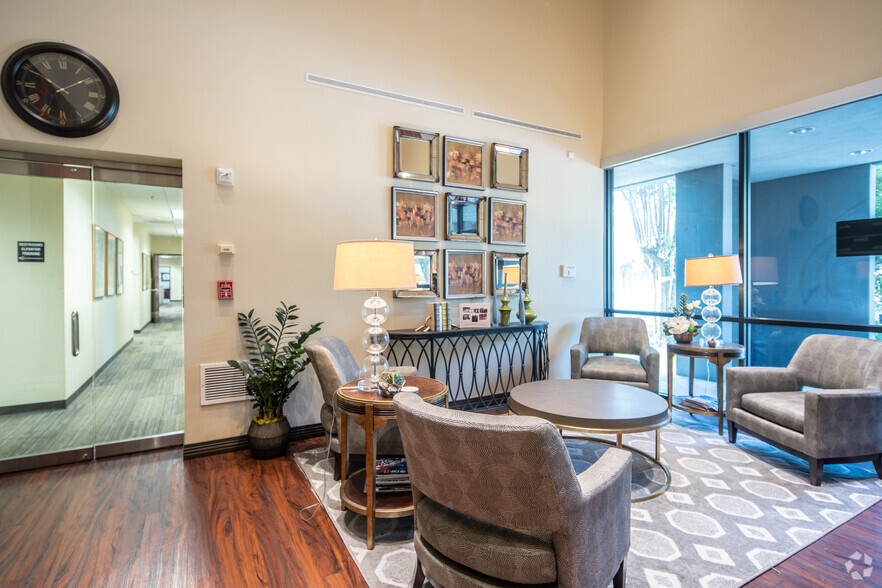 More Photos Of 2701 W Plano Pky, Plano Flex For Lease