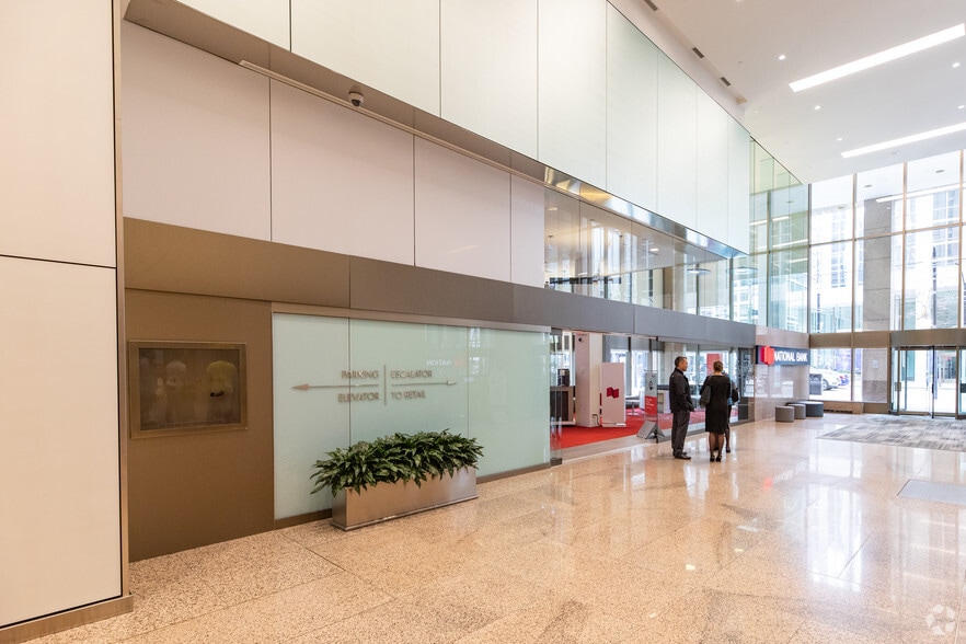 More Photos Of 121 King St W, Toronto Office For Lease