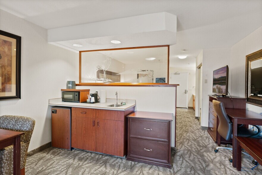 More Photos Of 3105 NE O. B. Riley Rd, Bend Hotel For Sale
