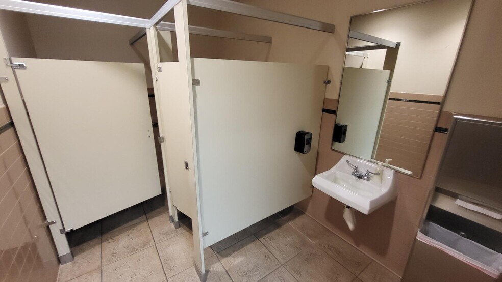 More Photos Of 2610-2620 S Jones Blvd, Las Vegas Medical For Sale