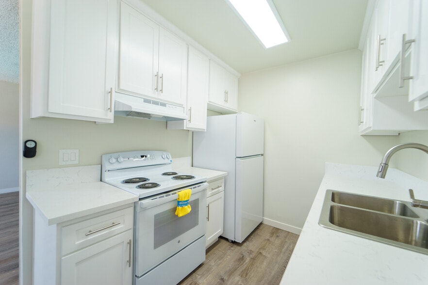 More Photos Of 12430 Oak Knoll Rd, Poway Apartments For Sale