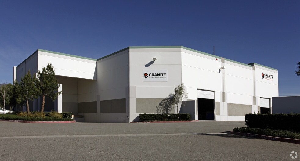 More Photos Of 9201 Charles Smith St, Rancho Cucamonga Warehouse For Lease