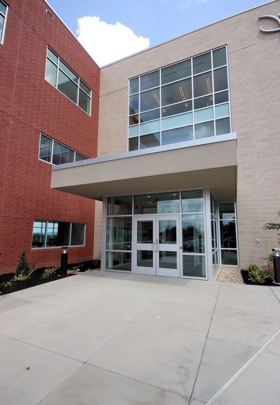 More Photos Of 4600 Lena Dr, Mechanicsburg Office For Lease