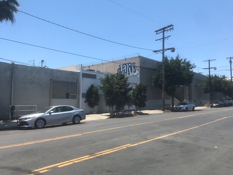 More Photos Of 1348 E 15th St, Los Angeles Warehouse For Lease