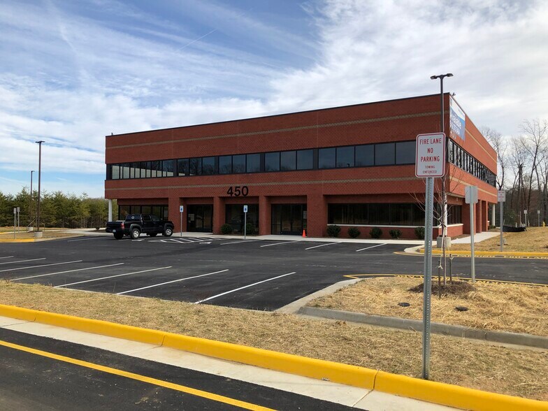 More Photos Of 450 Solomon Dr, Fredericksburg Office For Sale