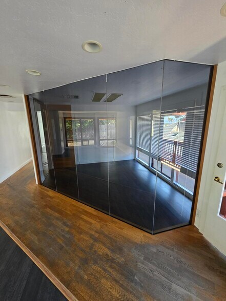 More Photos Of 1135 Camino del Mar, Del Mar Office For Lease