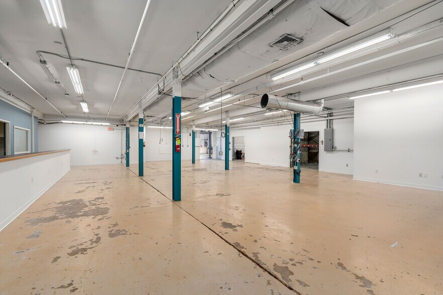 More Photos Of 109 Talcott Rd, West Hartford Manufacturing For Sale