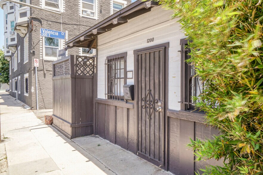 More Photos Of 1300 Riviera Ave, Venice Apartments For Sale