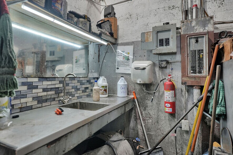 More Photos Of 7007 SW 13th Ter, Miami Warehouse For Sale