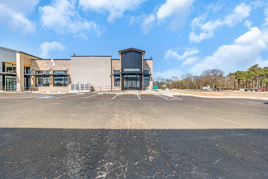 More Photos Of 24782 Interstate 20 W, Lindale General Retail For Lease