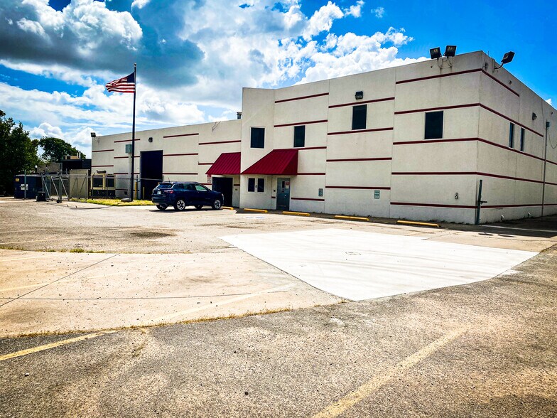 More Photos Of 1610 NE 4th St, Oklahoma City Warehouse For Sale