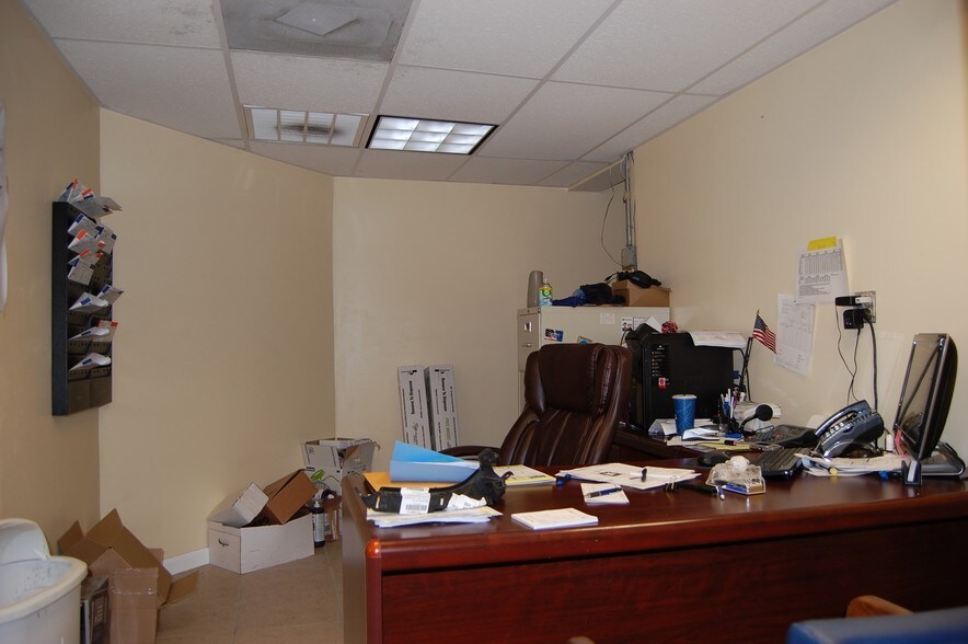 More Photos Of 1801 NW 29th St, Oakland Park Auto Repair For Lease