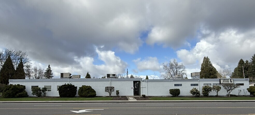 Primary Photo Of 1251-1261 Lancaster Dr NE, Salem Medical For Sale