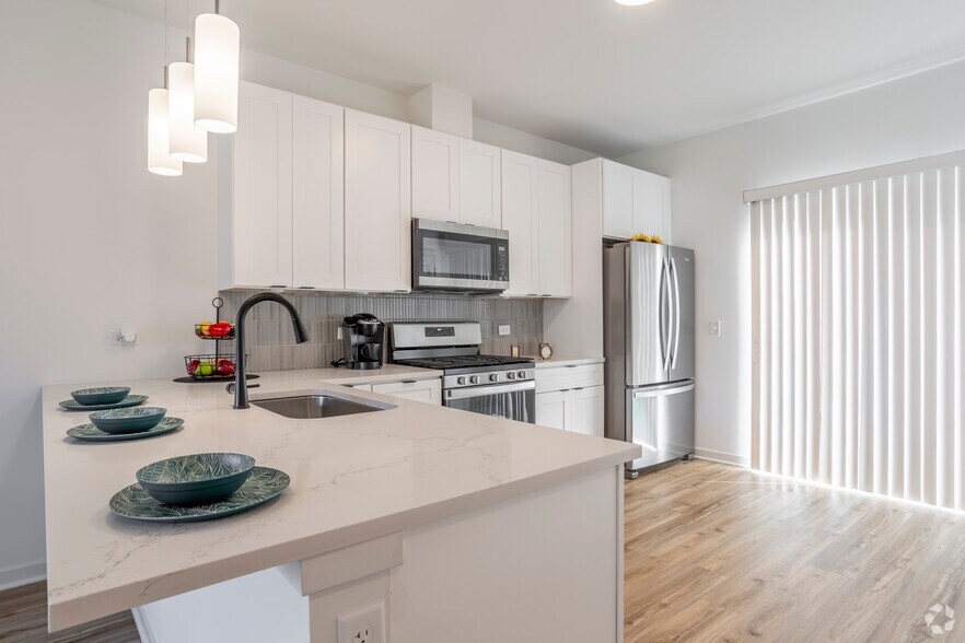 More Photos Of 15646 Cicero Ave, Oak Forest Apartments For Lease