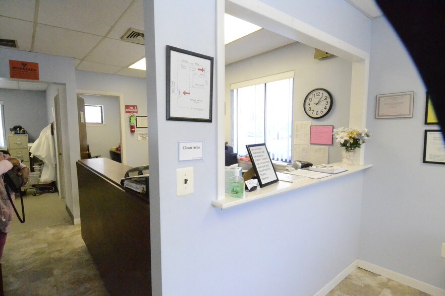 More Photos Of 400 Gidney Ave, Newburgh Medical For Sale