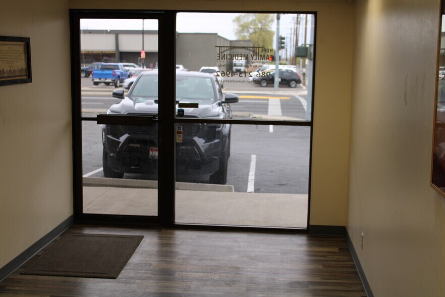 More Photos Of 1286-1296 Addison Ave E, Twin Falls Storefront Retail Office For Lease