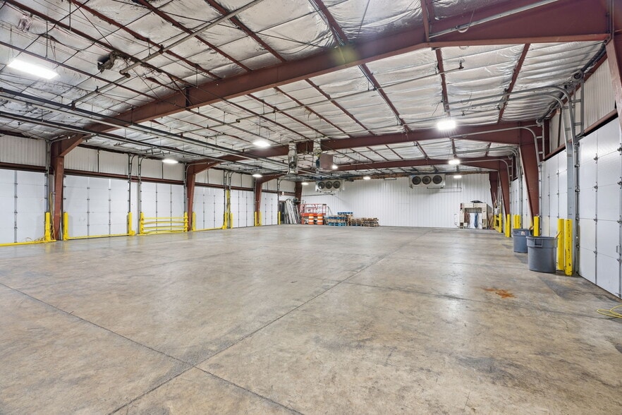 More Photos Of 8201 NE Hickory St, Minneapolis Truck Terminal For Sale