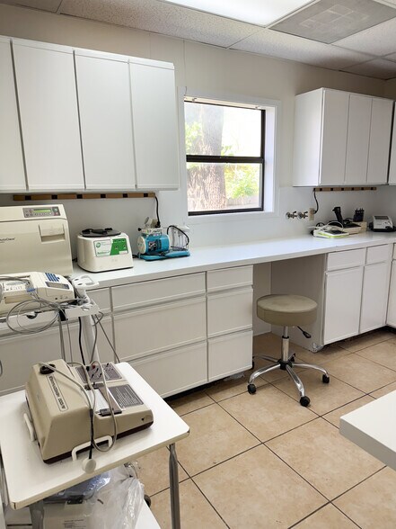 More Photos Of 3630 Almazan Dr, Dallas Medical For Lease
