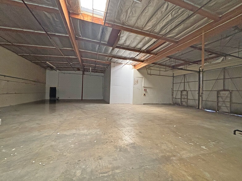 More Photos Of 3220-3226 W Pendleton Ave, Santa Ana Warehouse For Sale