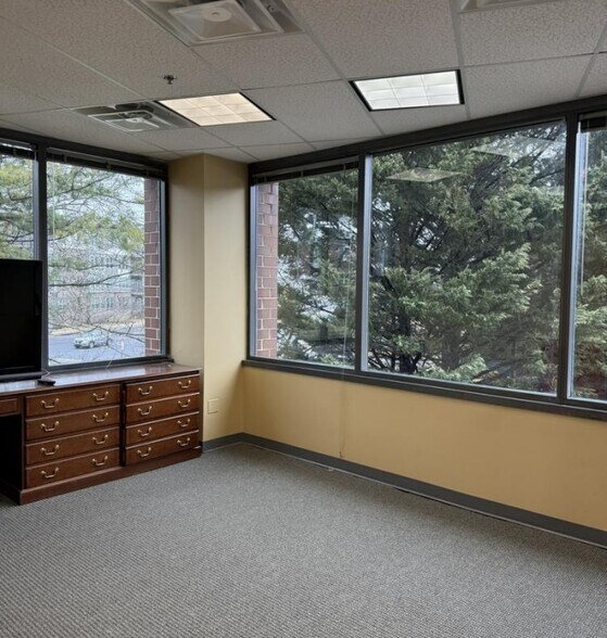 More Photos Of 901 Dulaney Valley Rd, Towson Medical For Lease