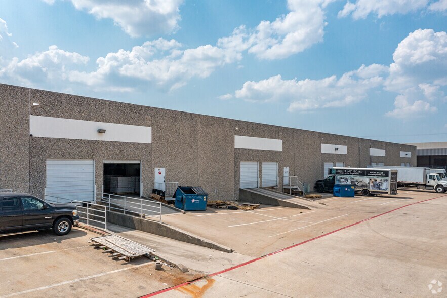 More Photos Of 2550 114th St, Grand Prairie Flex For Lease