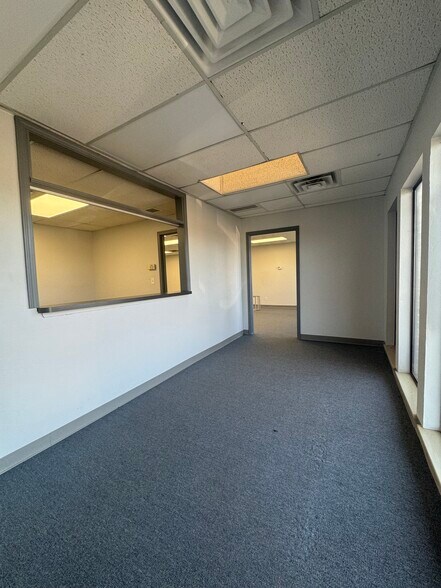 More Photos Of 551-553 N Mustang Rd, Mustang Office For Sale