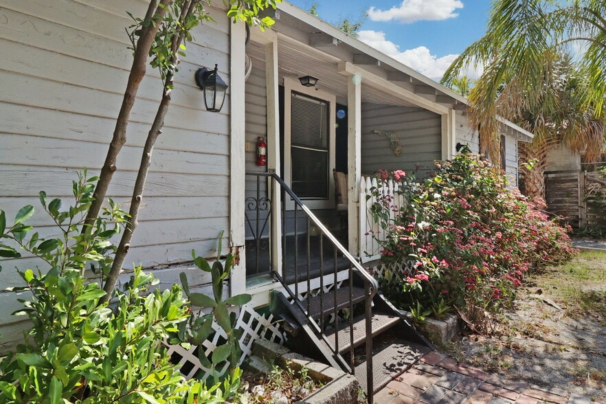 More Photos Of 822 Grand Central St, Clearwater Apartments For Sale