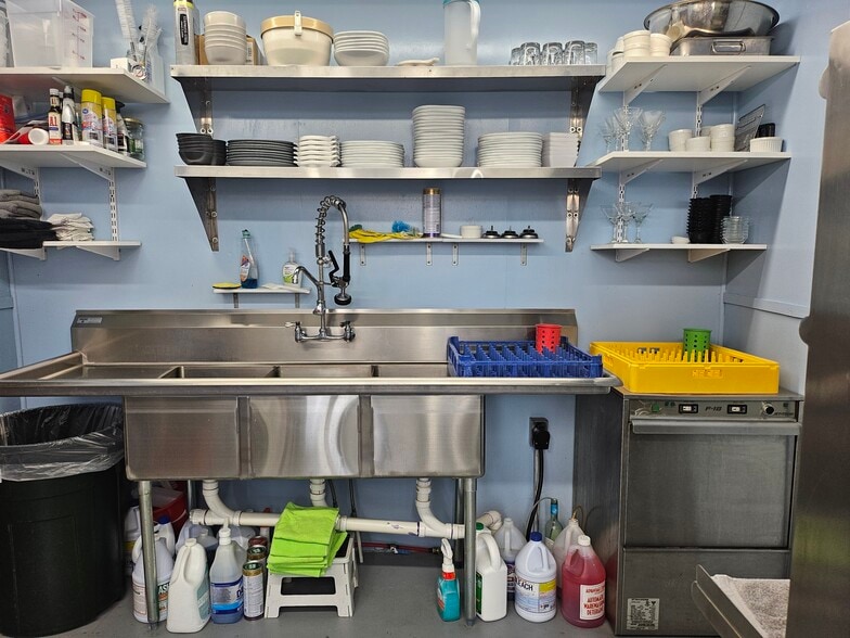 More Photos Of 116 E Water St, Plymouth Restaurant For Sale