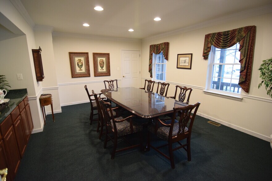 More Photos Of 174 W State St, Doylestown Freestanding For Sale