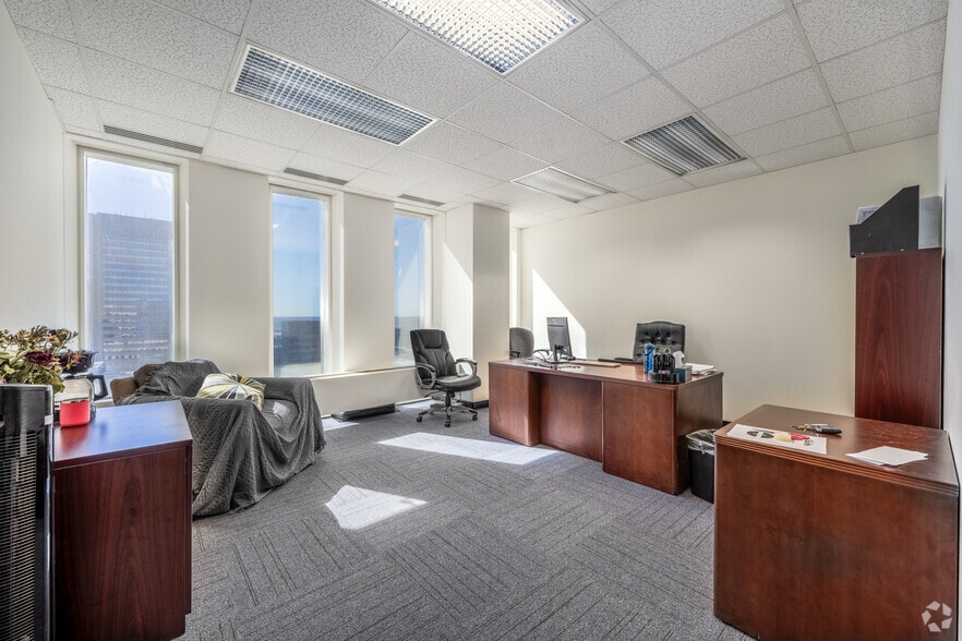 More Photos Of 1 N Charles St, Baltimore Office For Sale