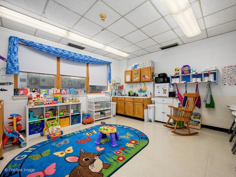 More Photos Of 9000 Kildare Ave, Skokie Specialty For Sale