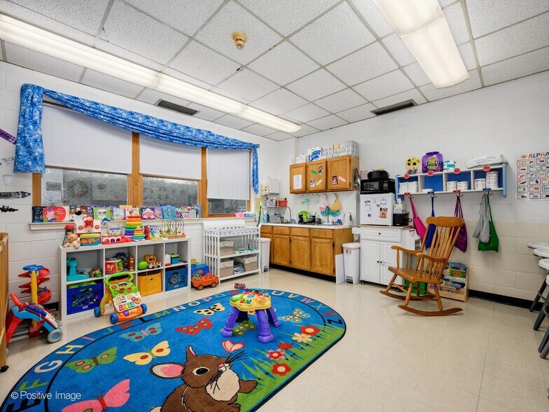 More Photos Of 9000 Kildare Ave, Skokie Specialty For Sale