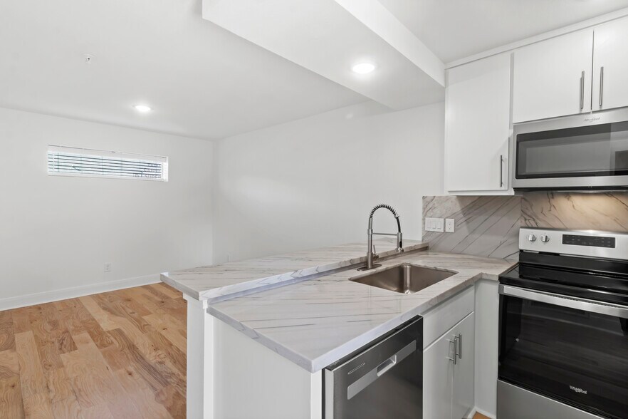 More Photos Of 319 Eastwood St, Houston Apartments For Sale