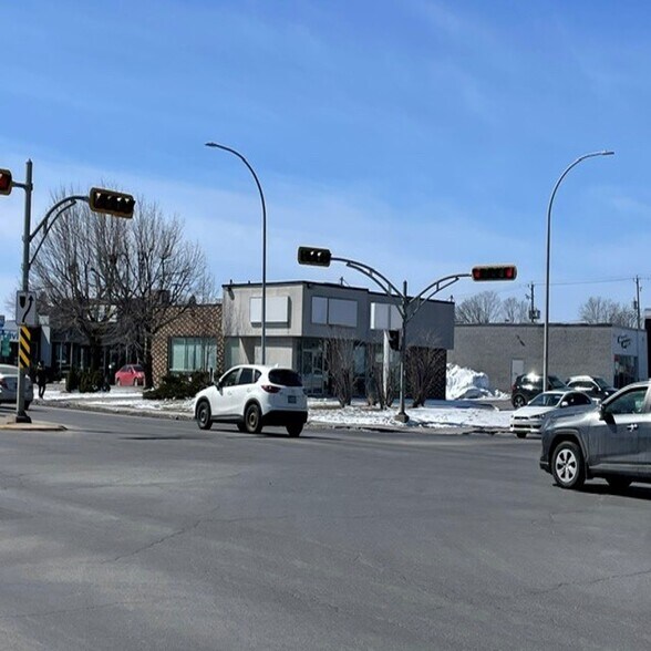 Primary Photo Of 111 Boul Saint-Jean-Baptiste, Châteauguay Bank For Lease