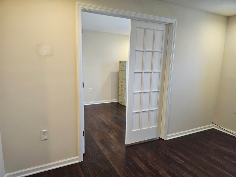 More Photos Of 27 S Royal Ave, Front Royal Medical For Lease