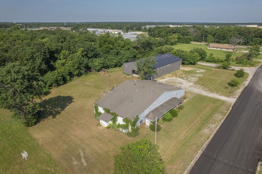 More Photos Of 841 Frances Ave, Neosho Flex For Sale