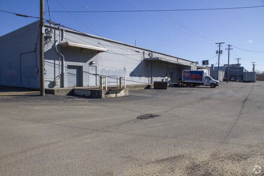 More Photos Of 1185-1259 N Memorial Dr, Lancaster General Retail For Lease