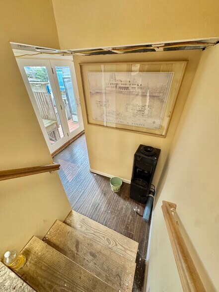 More Photos Of 19 Suffolk St, Freeport Office For Sale