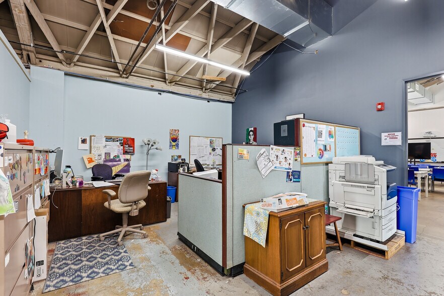 More Photos Of 5951 Delmar Blvd, Saint Louis Freestanding For Sale