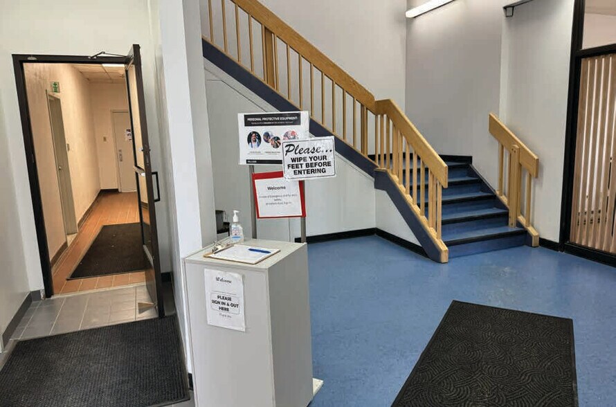 More Photos Of 170 Furniture Park, Winnipeg Distribution For Lease