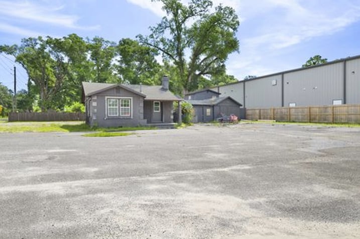 More Photos Of 6698 N Palafox St, Pensacola Showroom For Sale