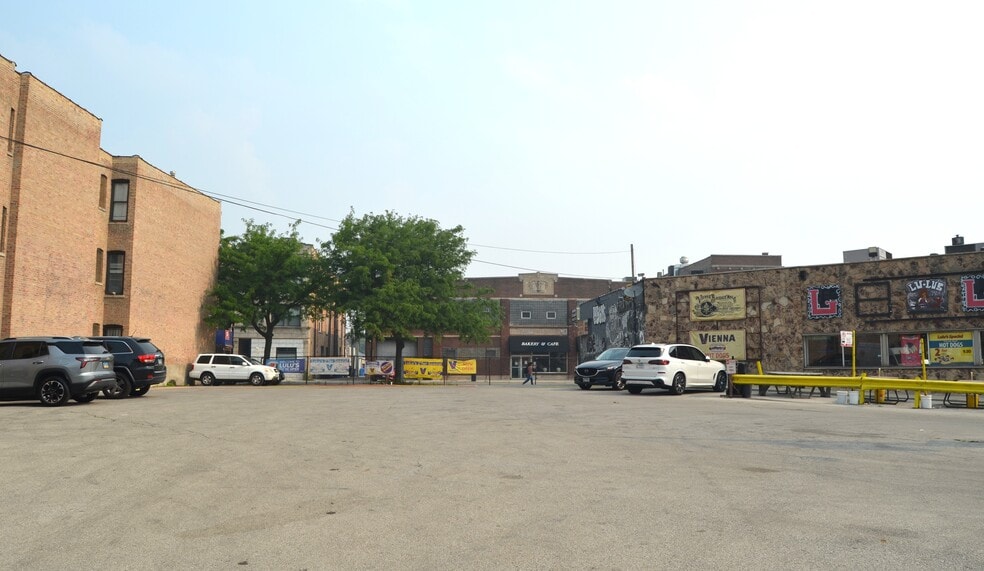 More Photos Of 2207-2214 W Ogden Ave, Chicago Fast Food For Lease