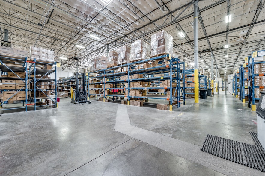 More Photos Of 13755 Diplomat Dr, Farmers Branch Warehouse For Lease