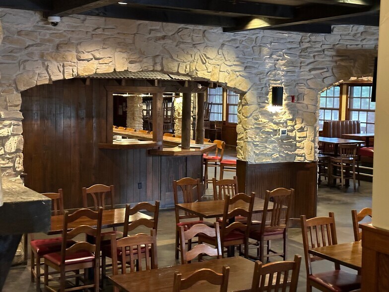 More Photos Of 520 Harvey Rd, College Station Restaurant For Lease