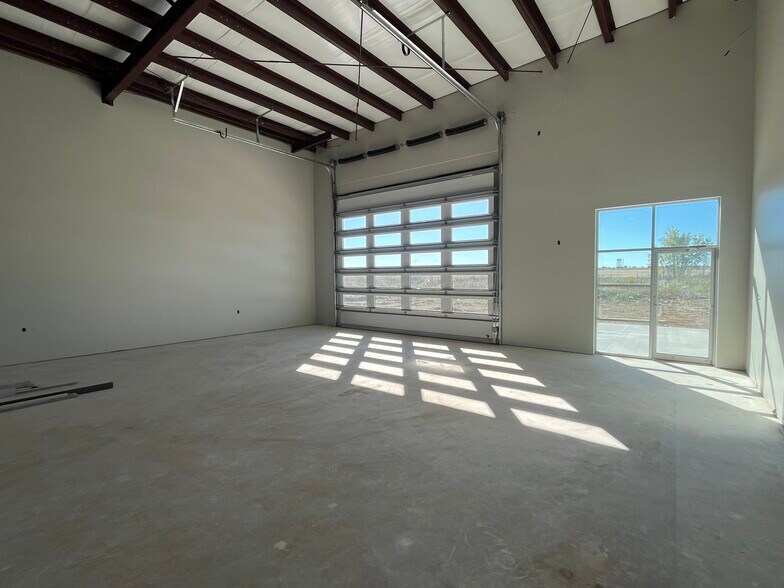 More Photos Of 11725 N Morgan Rd, Yukon Manufacturing For Sale