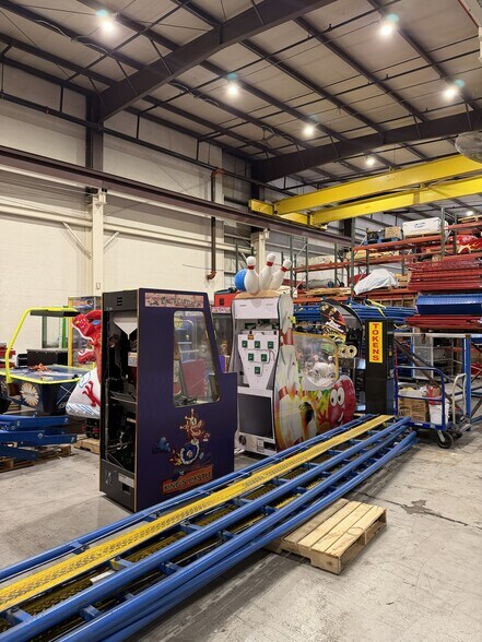 More Photos Of 1406-1414 E Pine St, Midland Warehouse For Lease
