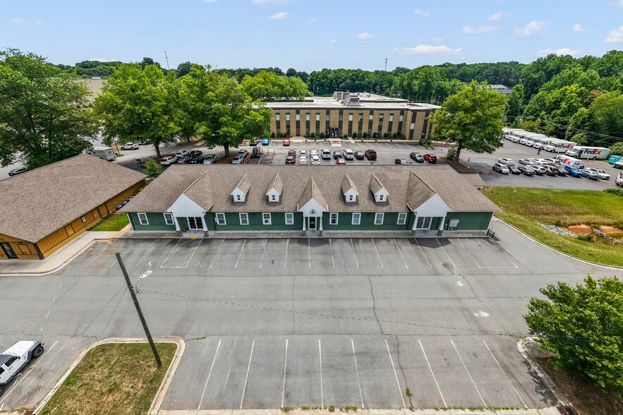 More Photos Of 8017 N Point Blvd, Winston-Salem Industrial For Lease